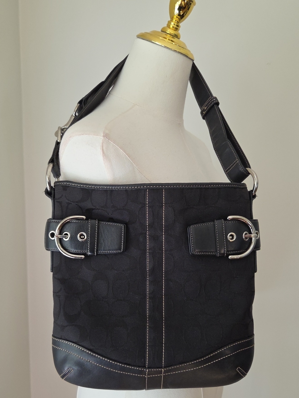 Vintage 2005 Coach Soho Signature Buckle Shoulder Bag Black Y2K #3574.